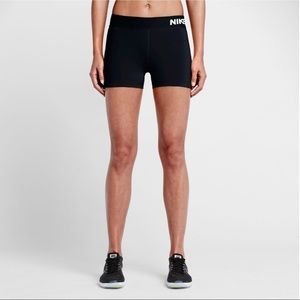 Nike Pro Women’s, 3”